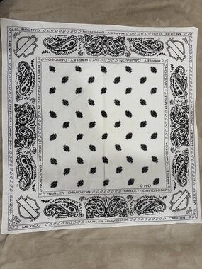 Harley-Davidson Black and White Cancun Paisley Men/Women Bandana/Doo Rag